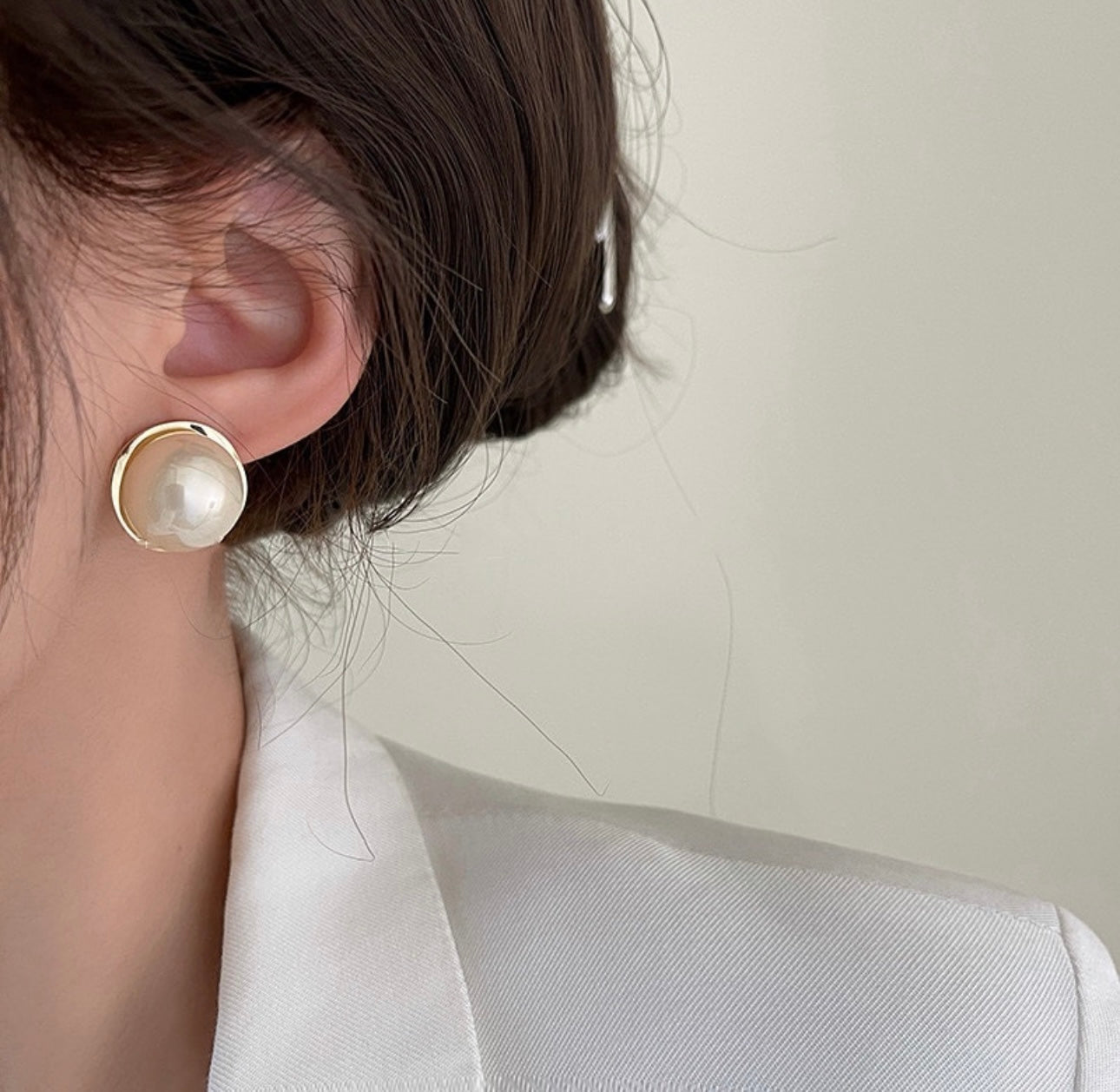 Round Pearl Studs - THE BAE