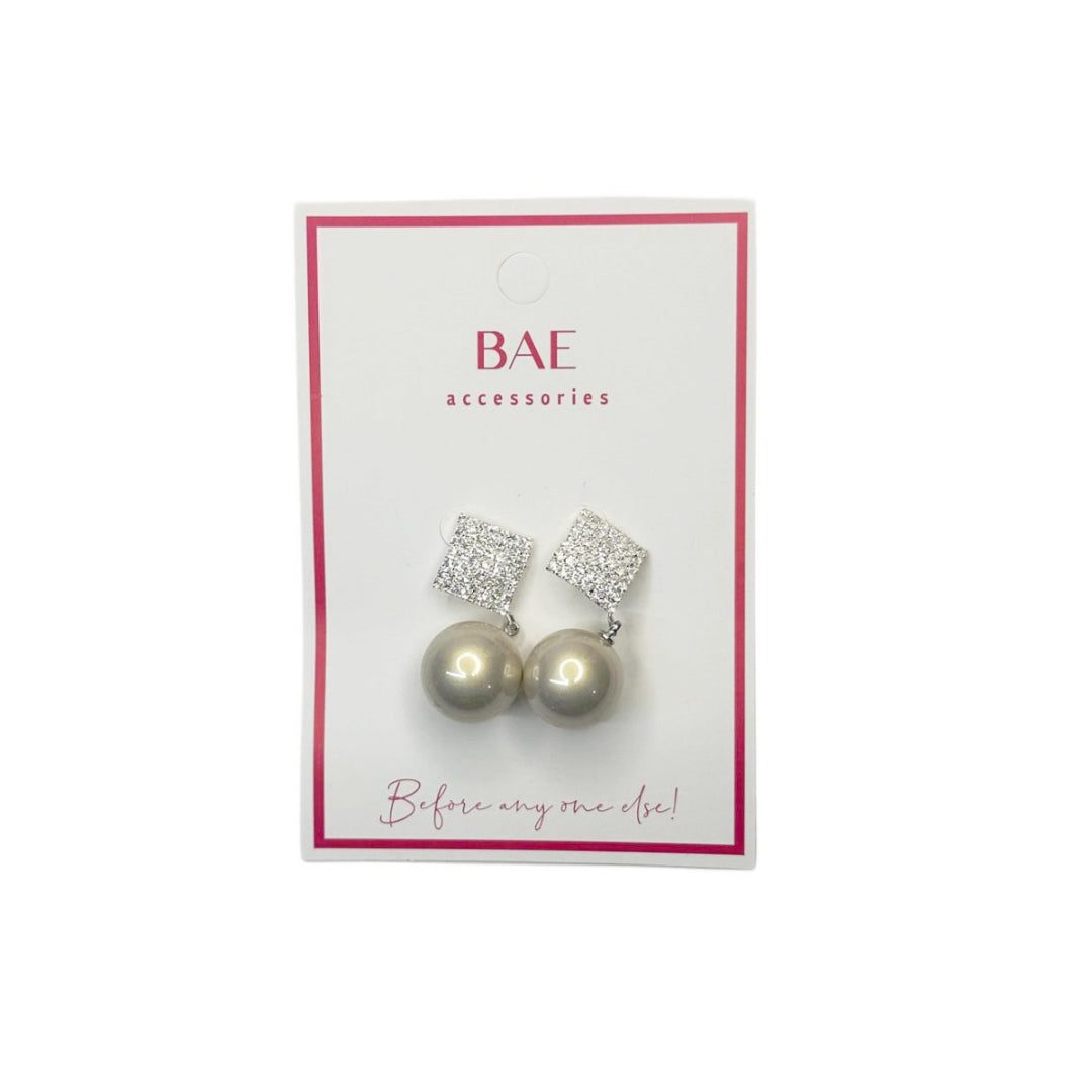 Cascade earrings with faceted crystals - THE BAE