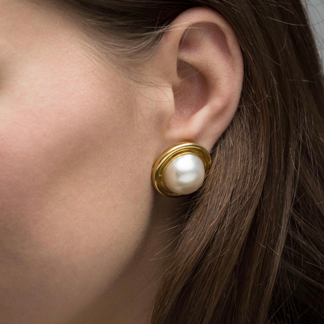 Round Pearl Studs - THE BAE